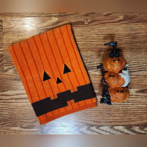 Pumpkin Soap or Lotion Dispenser & Hand Towel - Picture 1 of 15